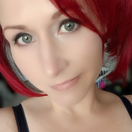 Foto di nudo di fuga di OnlyFans di Refined Redhead