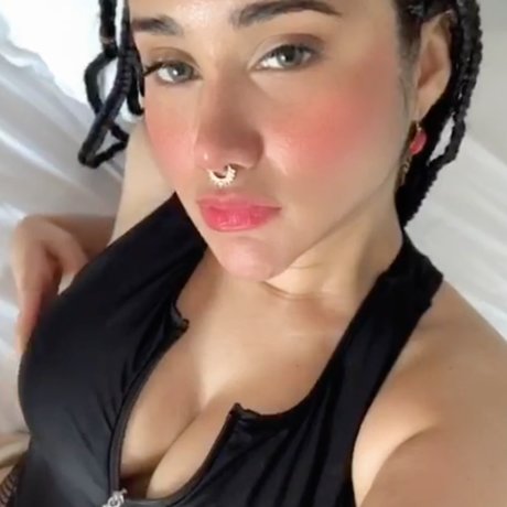 Foto di nudo di fuga di OnlyFans di Redvelvetdoll