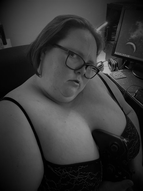 Foto di nudo di fuga di OnlyFans di Red And Bubbly Bbw
