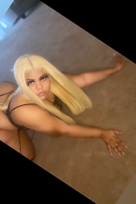 Foto di nudo di fuga di OnlyFans di Redbonecandy