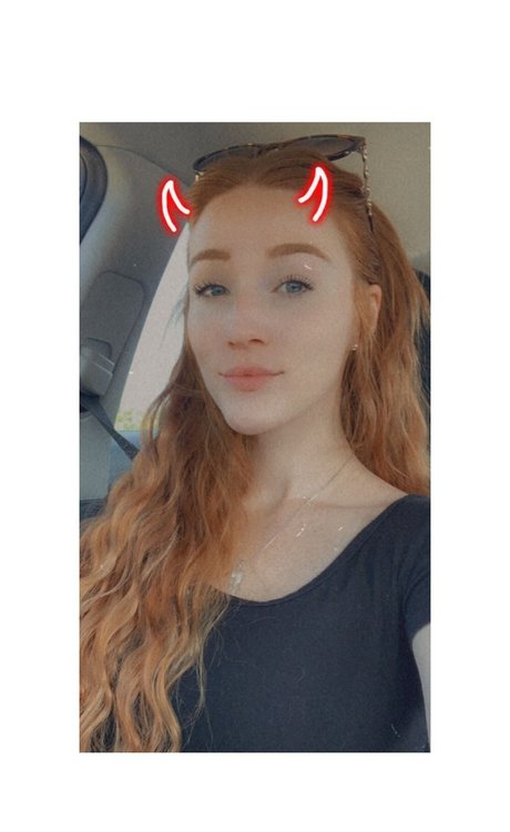 Foto di nudo di fuga di OnlyFans di Redhead Honey