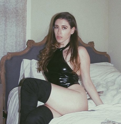 Foto di nudo di fuga di OnlyFans di Luxe Tvma