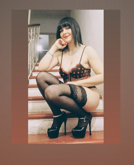 Foto di nudo di fuga di OnlyFans di Rosa Fumetto