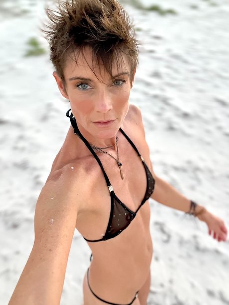 Foto di nudo di fuga di OnlyFans di Room 77 Top 