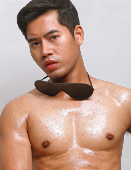 Foto di nudo di fuga di OnlyFans di Ron Apichat