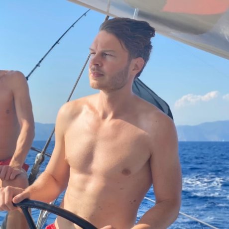 Foto di nudo di fuga di OnlyFans di Ron