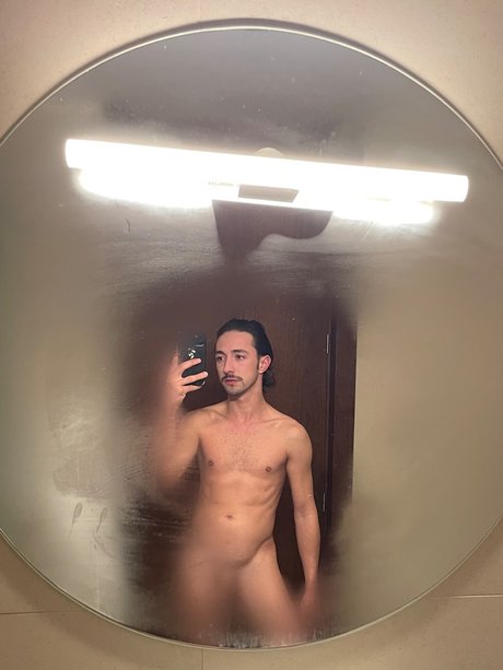 Foto di nudo di fuga di OnlyFans di Romeo  Bottom  Boy In The Mirror