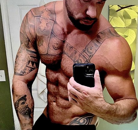 Foto di nudo di fuga di OnlyFans di Michael Roman