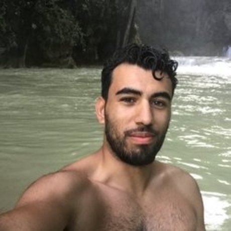 Foto di nudo di fuga di OnlyFans di Roman