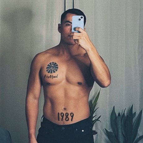 Foto di nudo di fuga di OnlyFans di Romn Alejandro