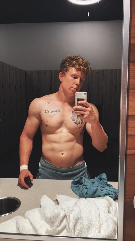 Foto di nudo di fuga di OnlyFans di Roman