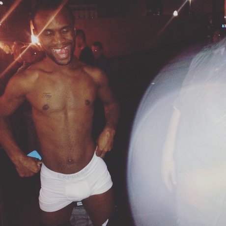 Foto di nudo di fuga di OnlyFans di Roman