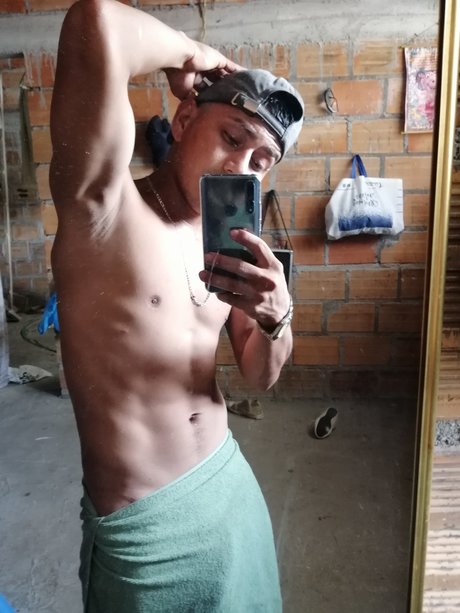 Foto di nudo di fuga di OnlyFans di Cristian Rojas
