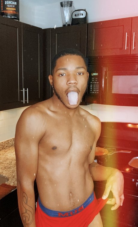 Foto di nudo di fuga di OnlyFans di Milk  Chocolate 