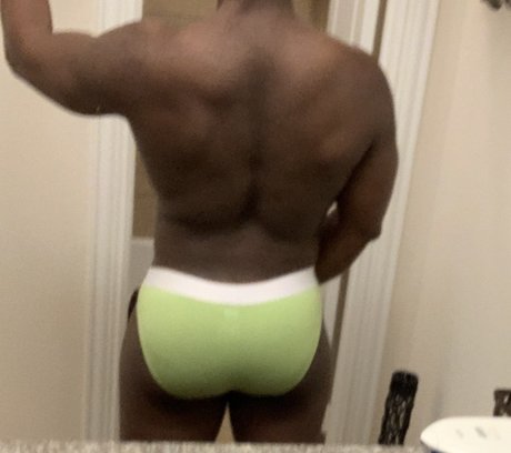 Foto di nudo di fuga di OnlyFans di Roger Foot