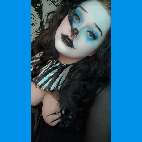Foto di nudo di fuga di OnlyFans di River