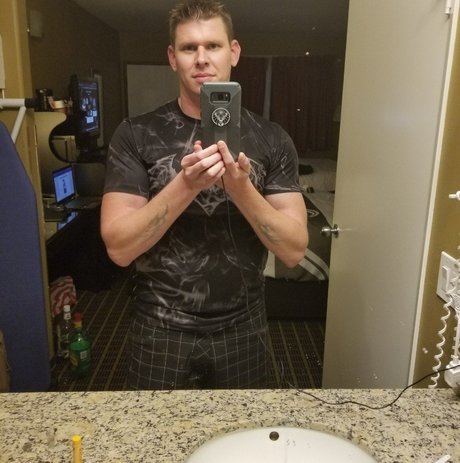 Foto di nudo di fuga di OnlyFans di Ryan Wade