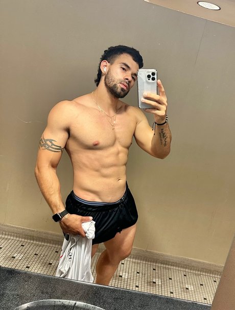 Foto di nudo di fuga di OnlyFans di Rvelasquez