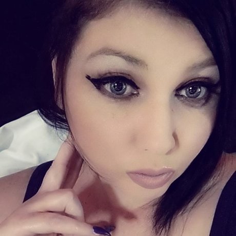 Foto di nudo di fuga di OnlyFans di Russian Roulette