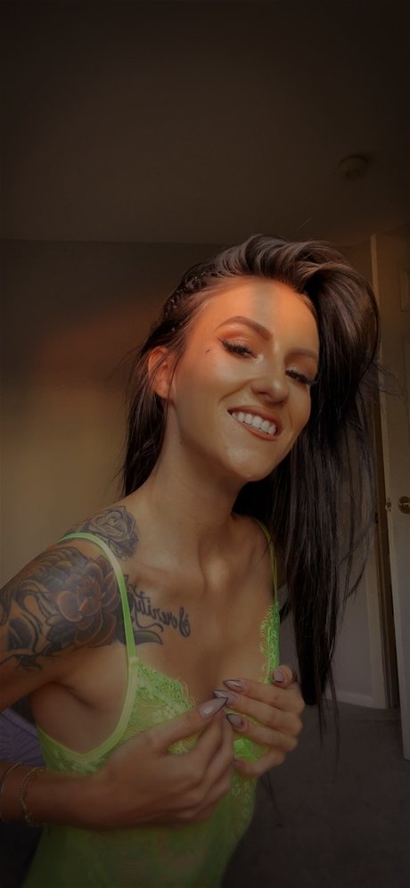 Foto di nudo di fuga di OnlyFans di Marina