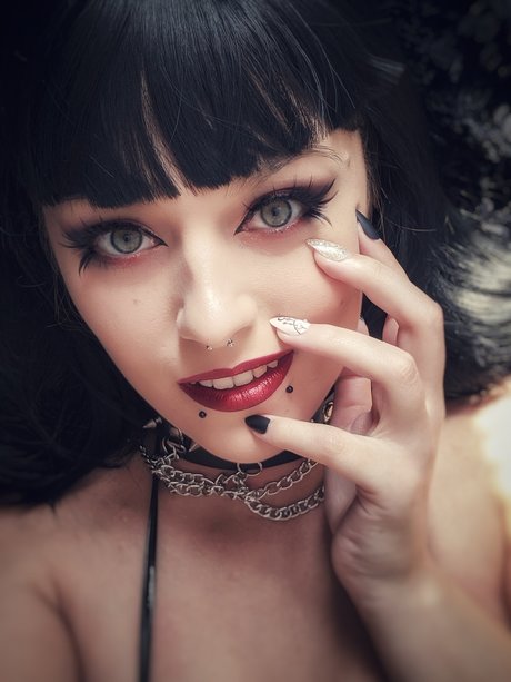 Foto di nudo di fuga di OnlyFans di Runa