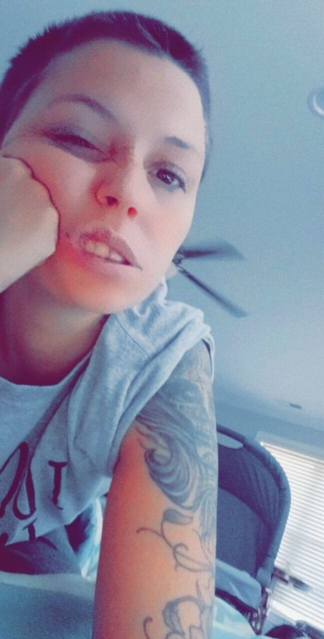 Foto di nudo di fuga di OnlyFans di April Molosky