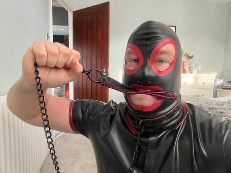 Foto di nudo di fuga di OnlyFans di Rubbergimp