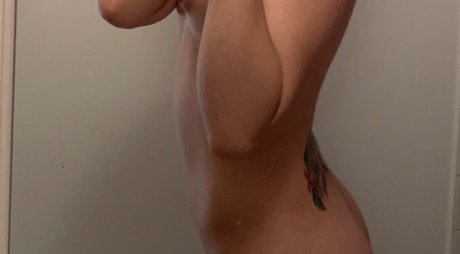 Foto di nudo di fuga di OnlyFans di Robin Roy