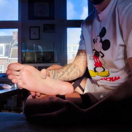 Royal Male Feet