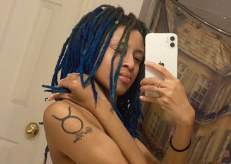 Foto di nudo di fuga di OnlyFans di Royalblue