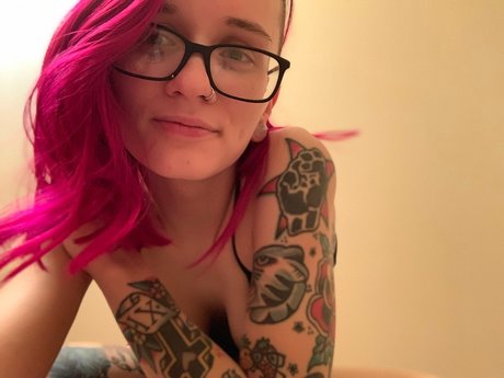 Foto di nudo di fuga di OnlyFans di Roxanne Red