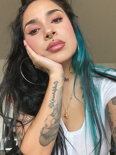 Foto di nudo di fuga di OnlyFans di Laura