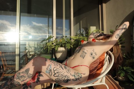 Foto di nudo di fuga di OnlyFans di Rosie Jones 