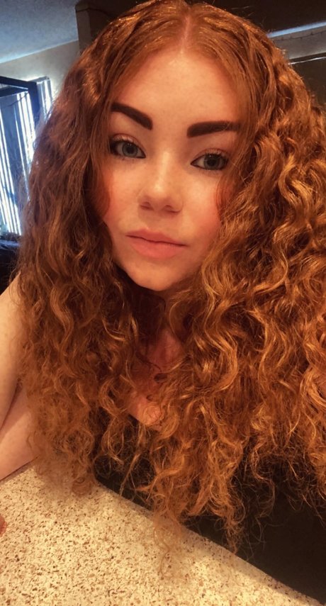 Foto di nudo di fuga di OnlyFans di Fireyredhead
