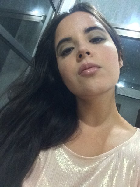 Foto di nudo di fuga di OnlyFans di Rose Izel
