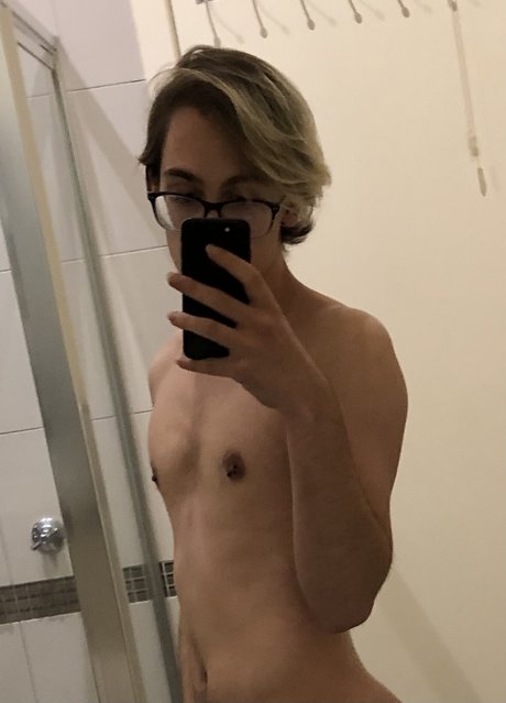 Foto di nudo di fuga di OnlyFans di Sam Angel