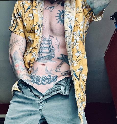 Foto di nudo di fuga di OnlyFans di Saltyexhibitionistdad