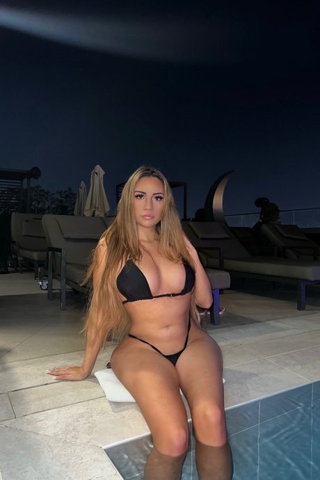 Foto di nudo di fuga di OnlyFans di Sallie Spring