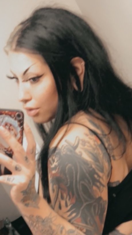 Foto di nudo di fuga di OnlyFans di Salem Graves 