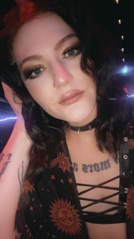 Foto di nudo di fuga di OnlyFans di Salem Black