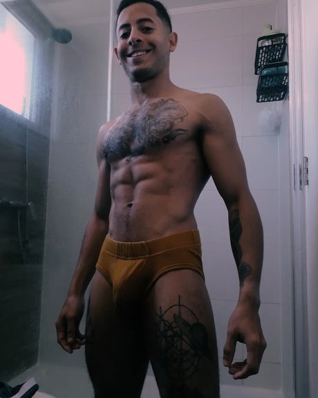 Foto di nudo di fuga di OnlyFans di Edgar Salazar