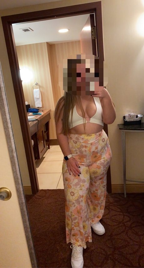 Foto di nudo di fuga di OnlyFans di Saige