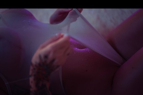 Foto di nudo di fuga di OnlyFans di Sah Vabien