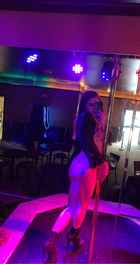 Foto di nudo di fuga di OnlyFans di Medusa