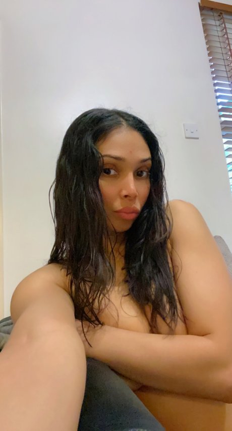 Foto di nudo di fuga di OnlyFans di Sacha Summers