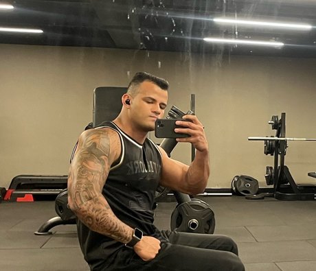Foto di nudo di fuga di OnlyFans di Saam Free 