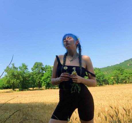 Foto di nudo di fuga di OnlyFans di Ashnikko
