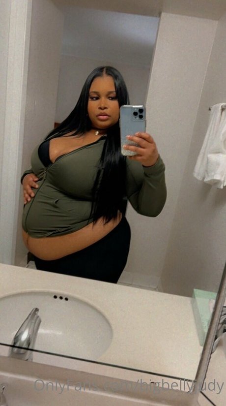 Foto di nudo di fuga di OnlyFans di Bigbellyjudy