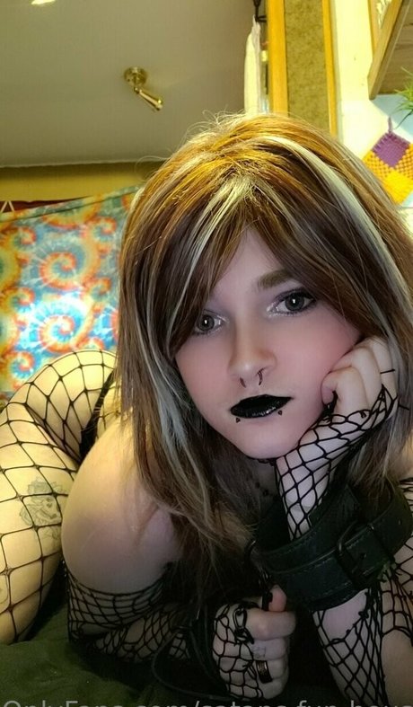 Foto di nudo di fuga di OnlyFans di Satansfunhouse