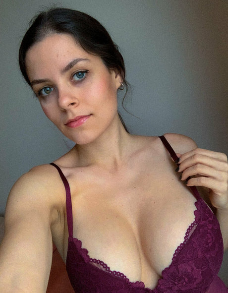 Foto di nudo di fuga di OnlyFans di Lenabartos